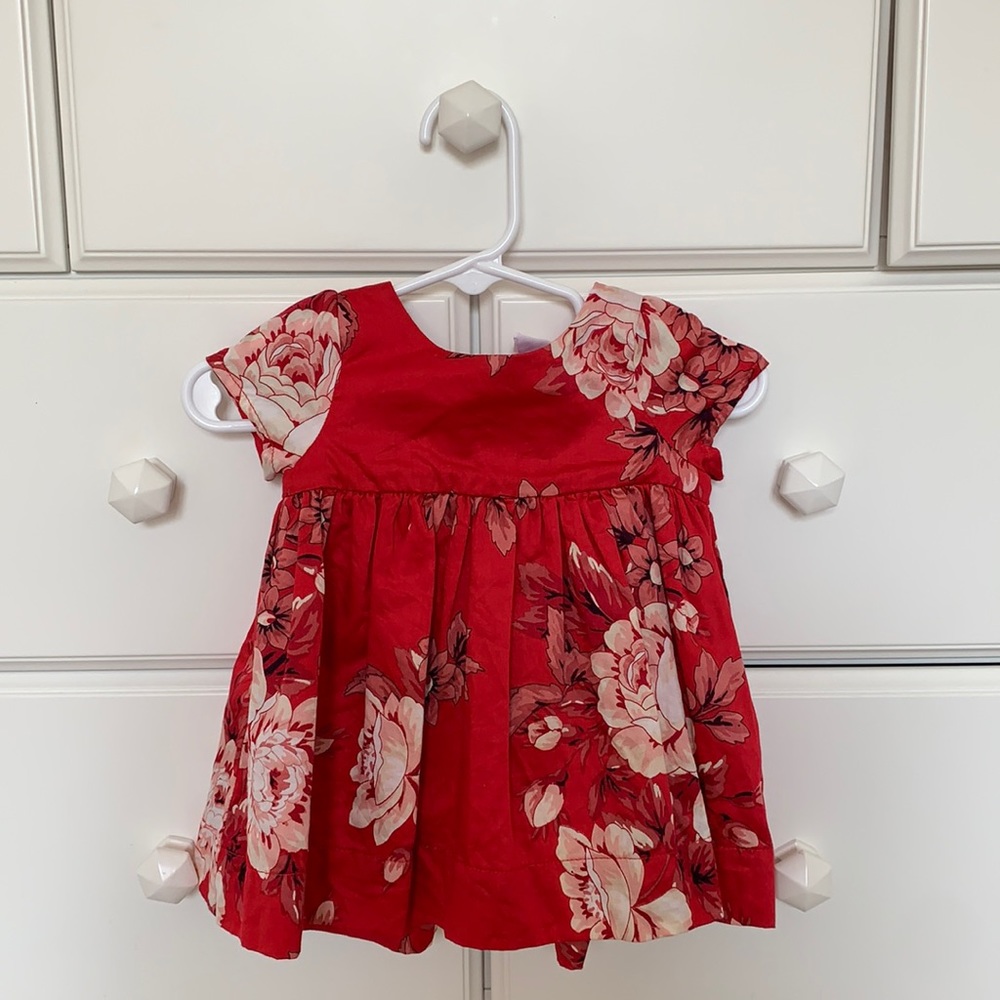 Short sleeve red floral baby Gap dress. 0-3 month